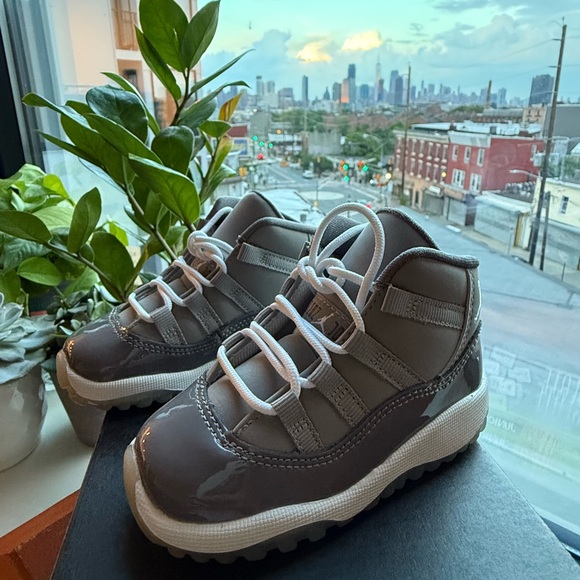 Jordan 11 Retro -2021 medium grey size 6c